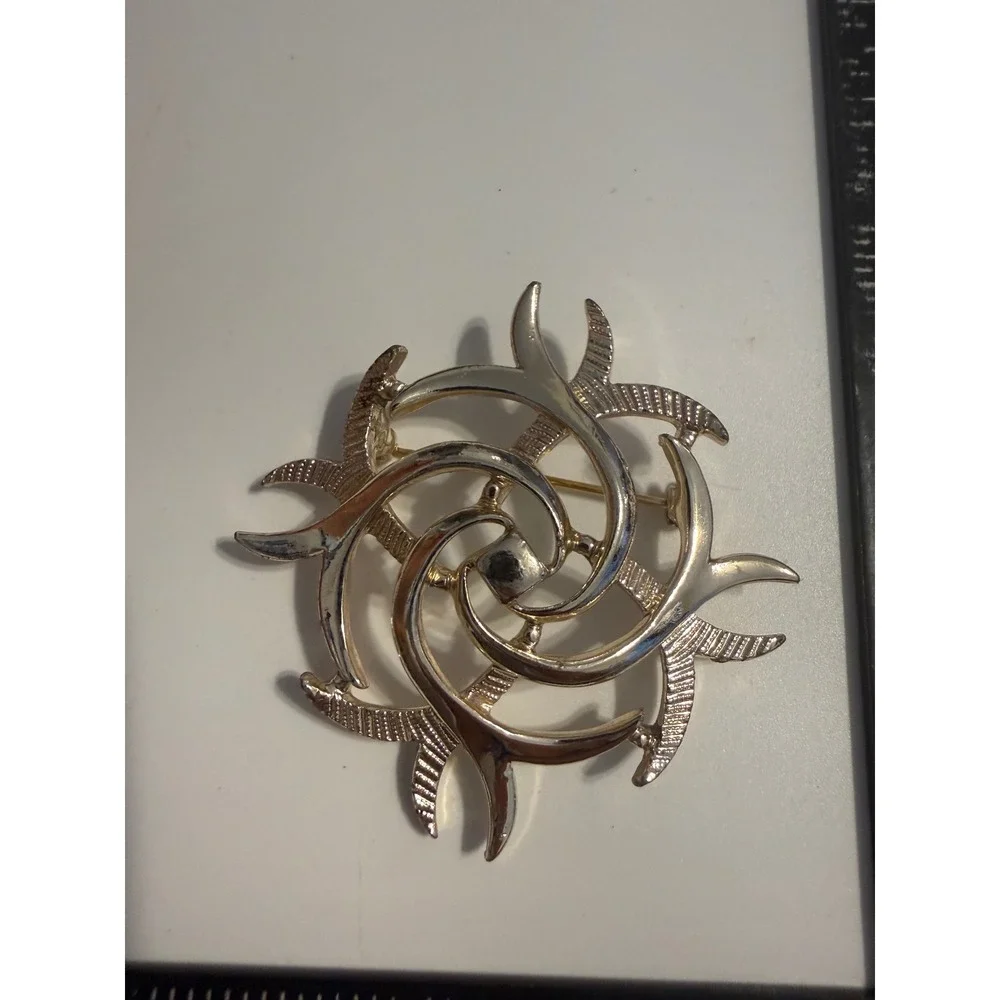 Sarah Coventry Silver Tone Swirl Sunburst Brooch Pin Mid Century Modern Vintage